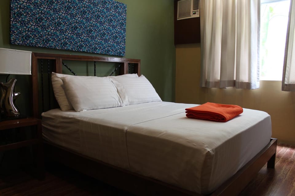 Purple Tree Bed & Breakfast Bed and Breakfast in Muntinlupa