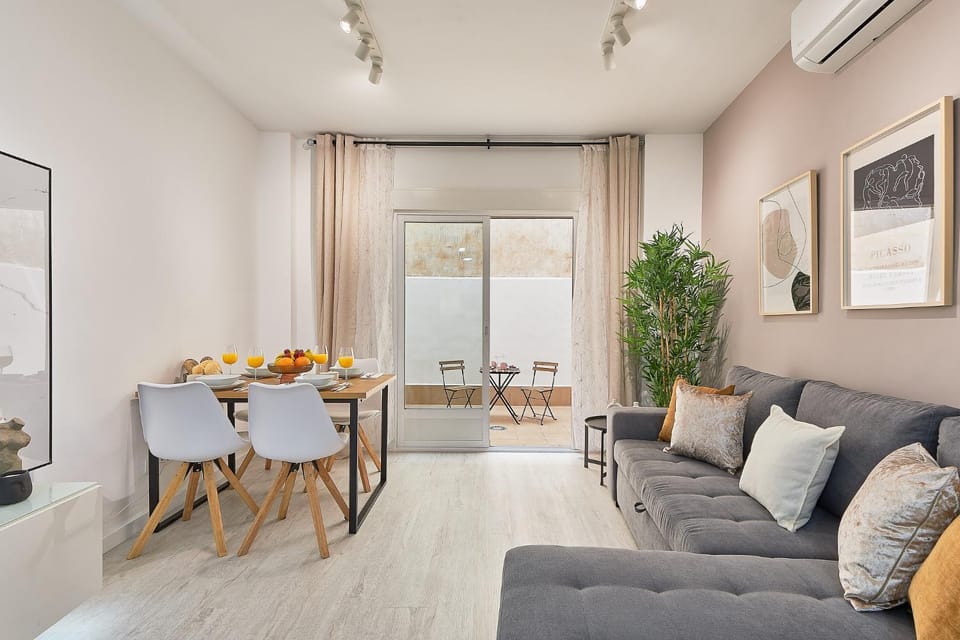 Living room, Dining area