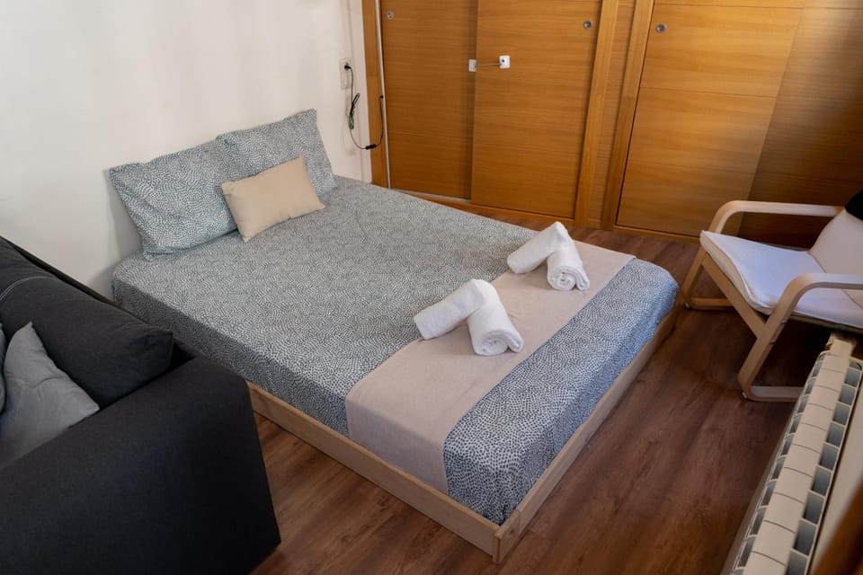 Bed, Living room, Photo of the whole room, Bedroom, towels, wardrobe