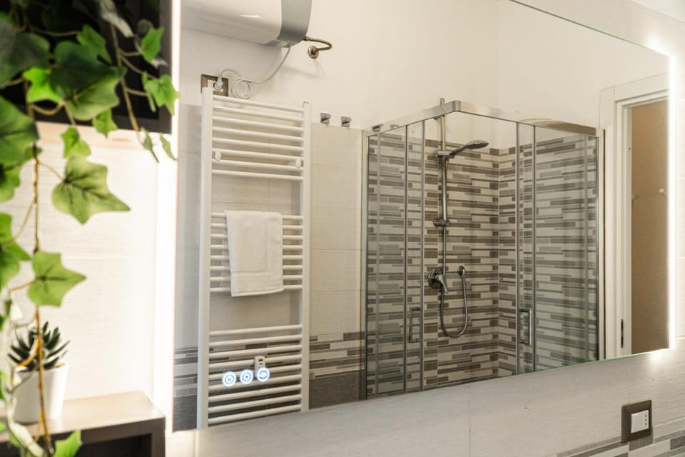 Shower, Bathroom, towels