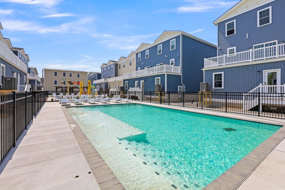 Swimming pool, Swimming pool