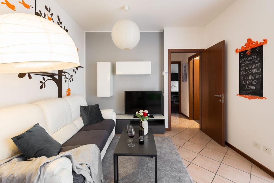 Communal lounge/ TV room, TV and multimedia, Living room, Seating area, Dining area, Evening entertainment