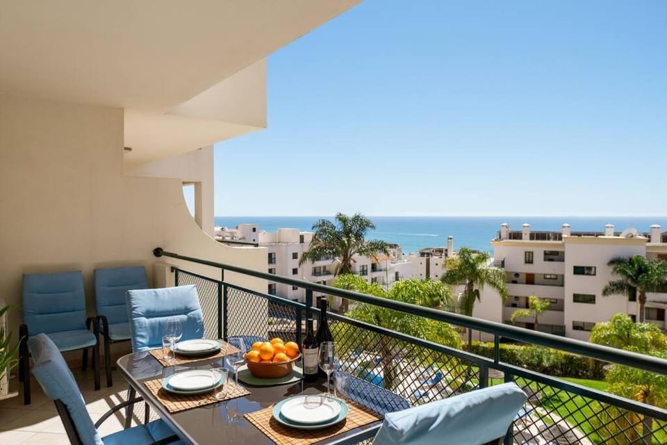 View (from property/room), Balcony/Terrace, Dining area, Sea view