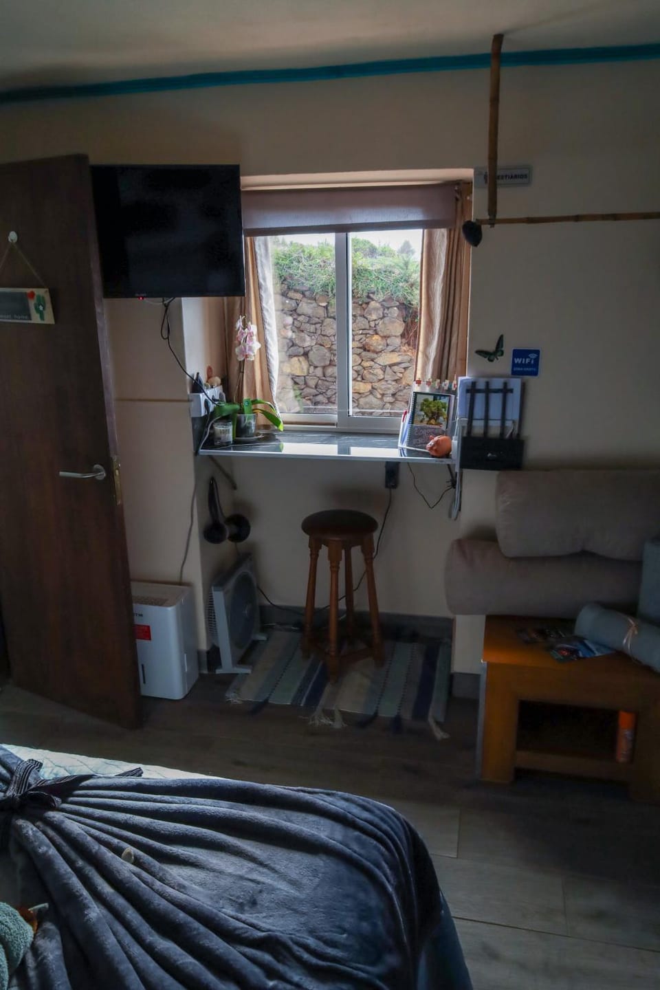 TV and multimedia, Photo of the whole room, Seating area, Bedroom
