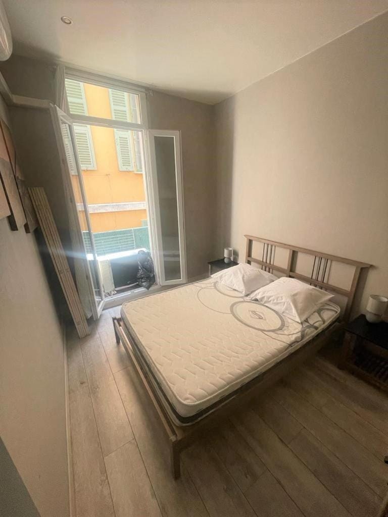 2 Piéces nice tout confort vieux nice cours saleya proche commerces et mer Apartment in Nice