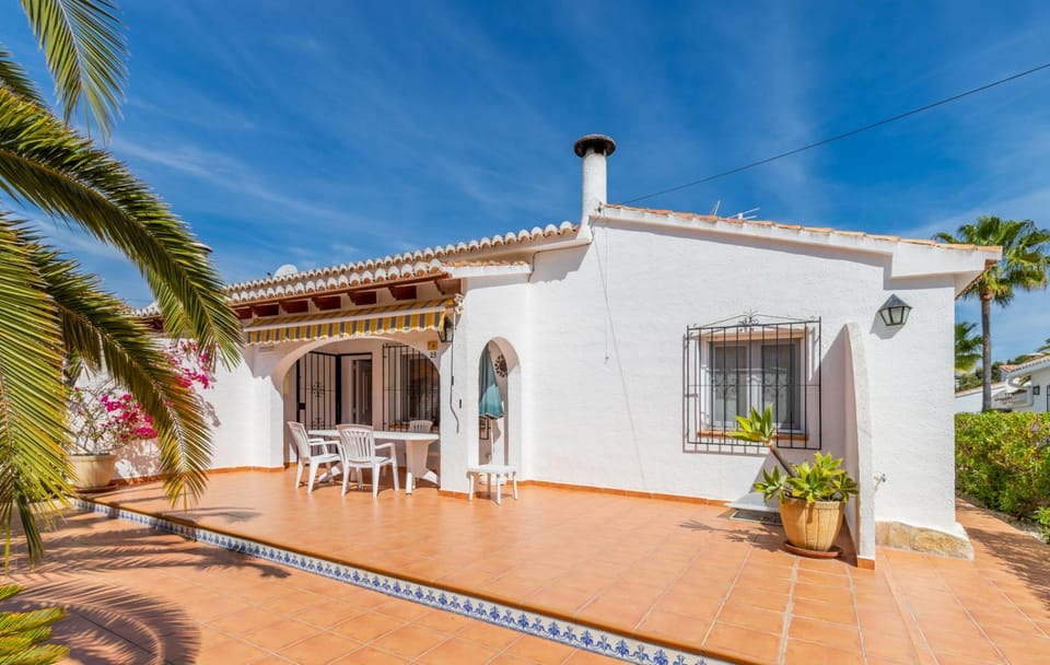 Property building, Garden, Balcony/Terrace