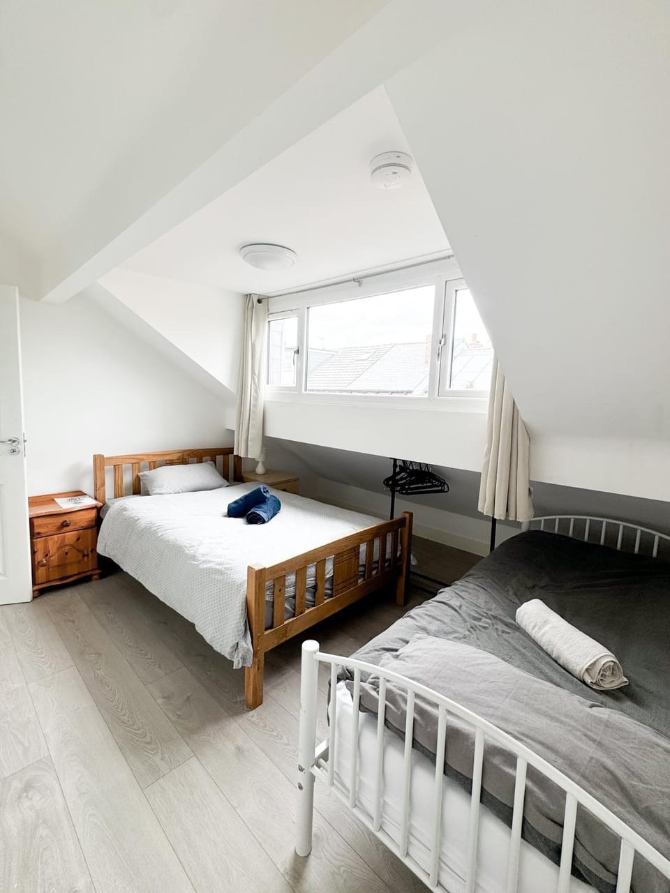 Modern 4 Bed En-suite House in Leeds - Free parking Apartment in Leeds