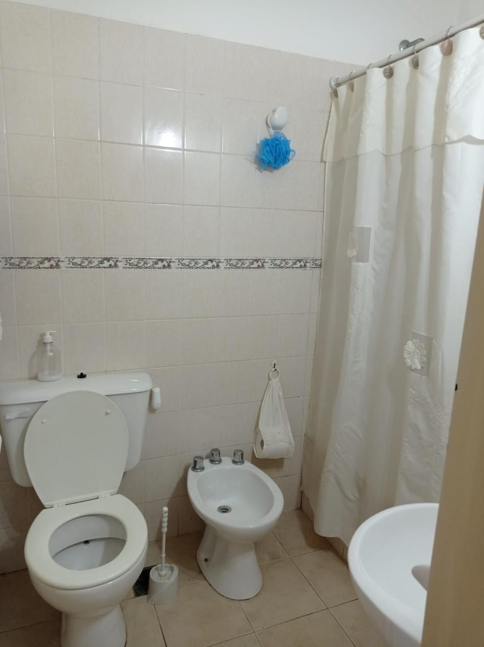 Shower, Toilet, Bathroom, bidet, towels
