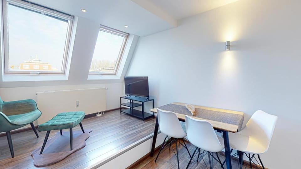 Spacious 4 Bedroom Apartment near City Center Apartment in Munich
