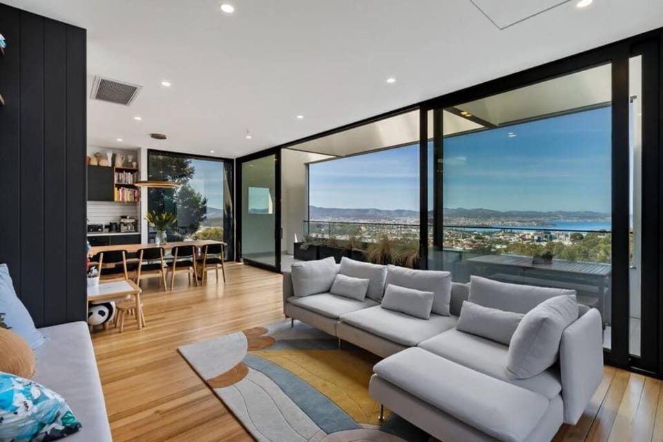 Stunning home with Breathtaking Views Villa in Tasmania