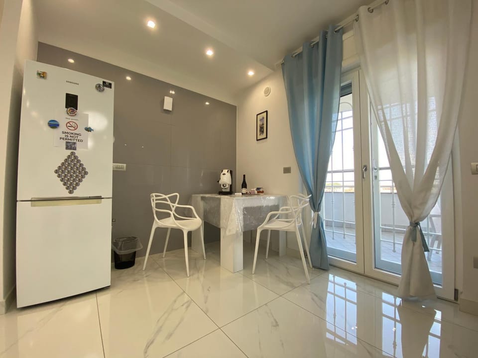 Coffee/tea facilities, Dining area