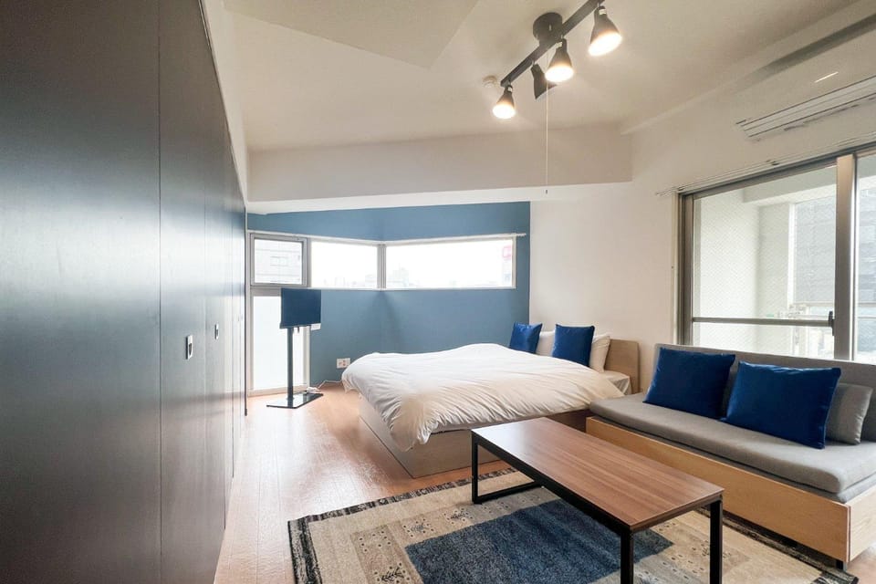Bed, Seating area, Bedroom, air conditioner