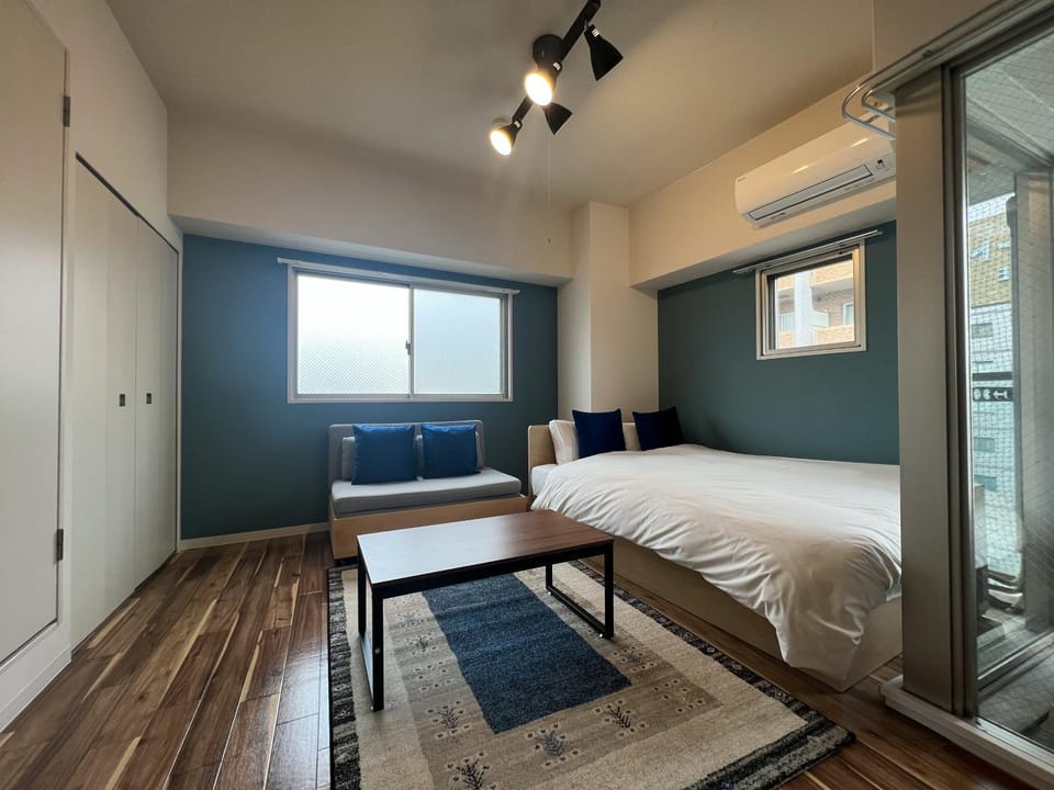 Bed, Seating area, Bedroom, air conditioner