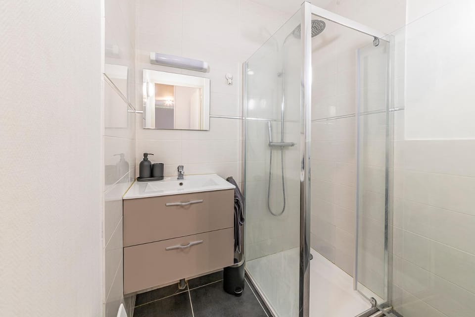 Shower, Bathroom