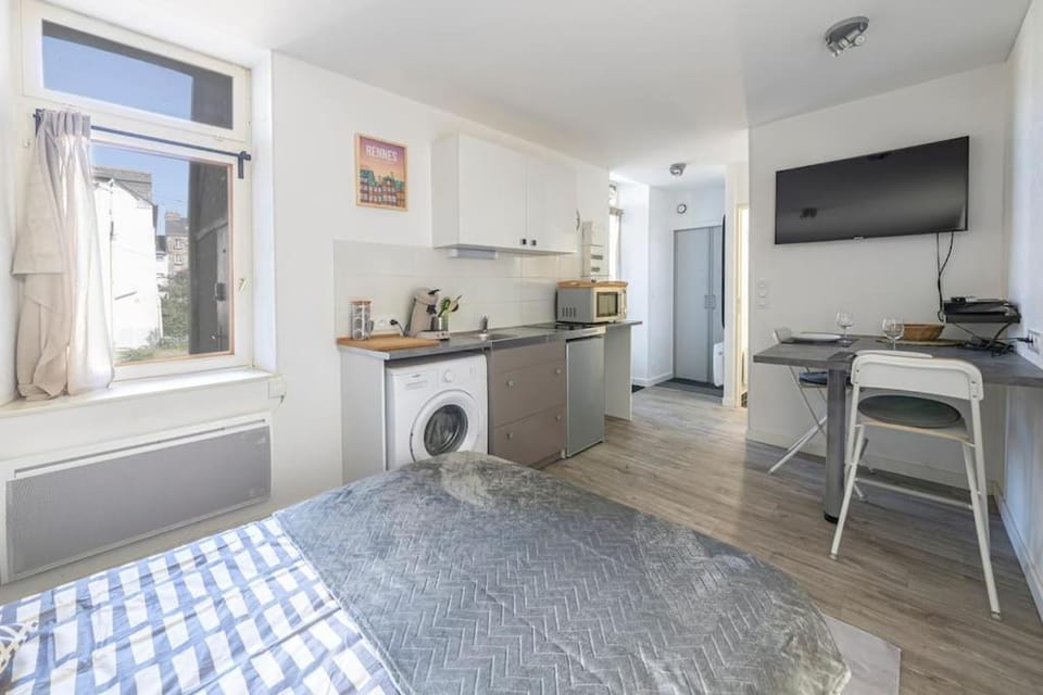TV and multimedia, Coffee/tea facilities, Kitchen or kitchenette, Living room, Seating area, Dining area, minibar, stove, toaster, washing machine
