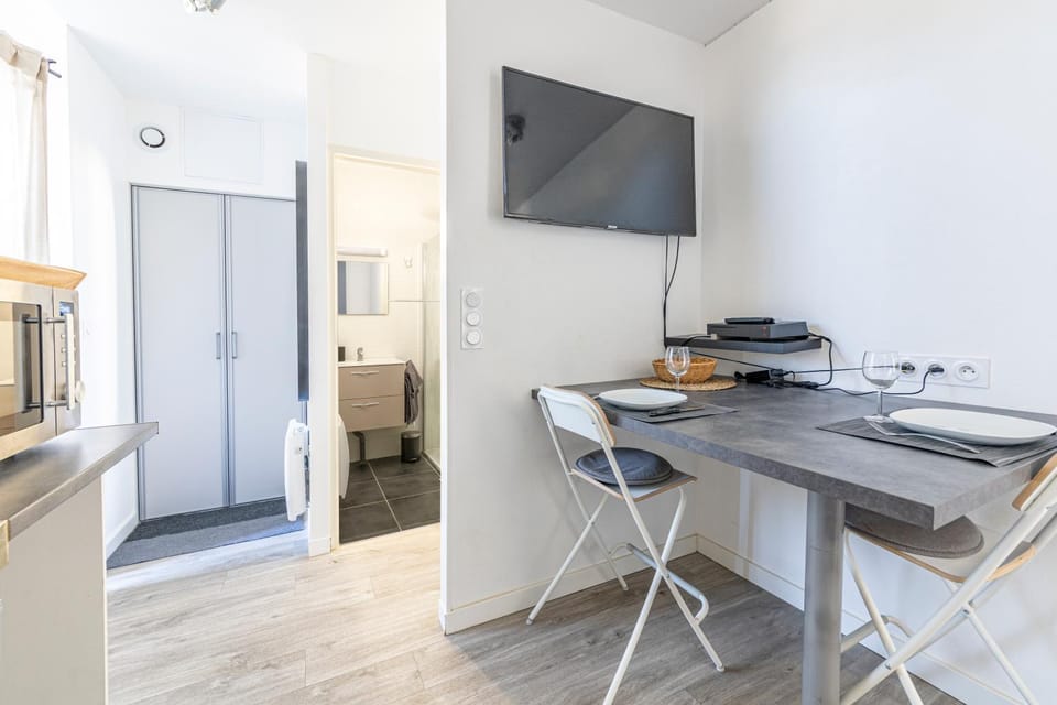 TV and multimedia, Seating area, Dining area