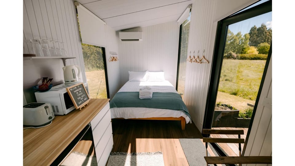 Bed, Kitchen or kitchenette