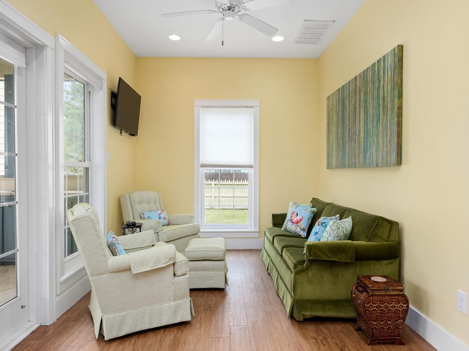 TV and multimedia, Living room, Seating area, furniture
