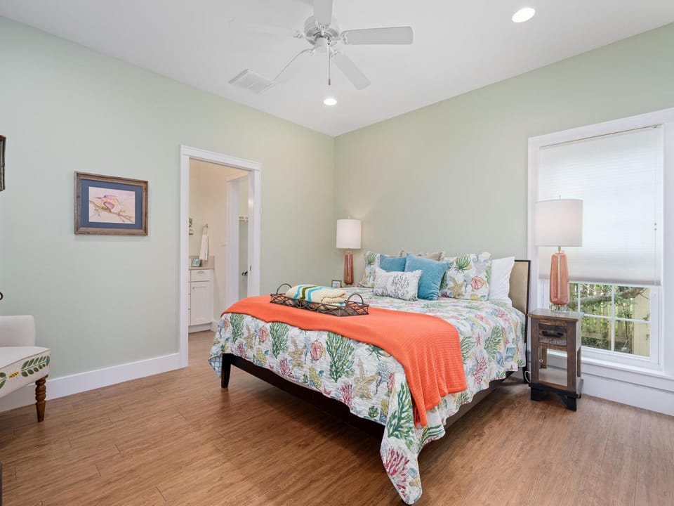 Bed, Seating area, Bedroom
