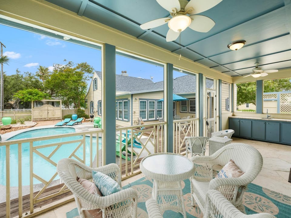 Patio, Balcony/Terrace, Seating area, Pool view, Swimming pool, furniture
