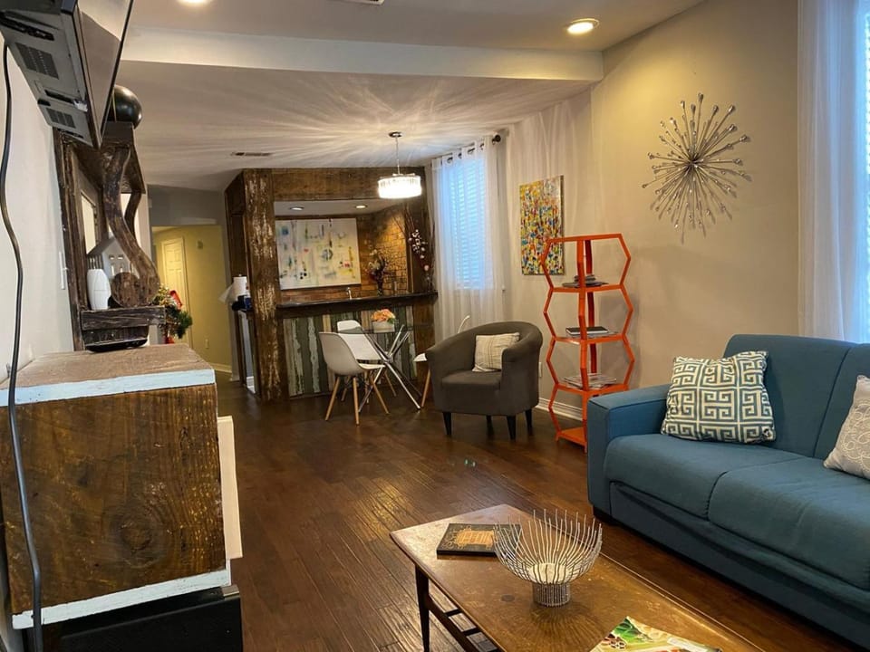 Steps into the French Quarter Apartment in Faubourg Marigny