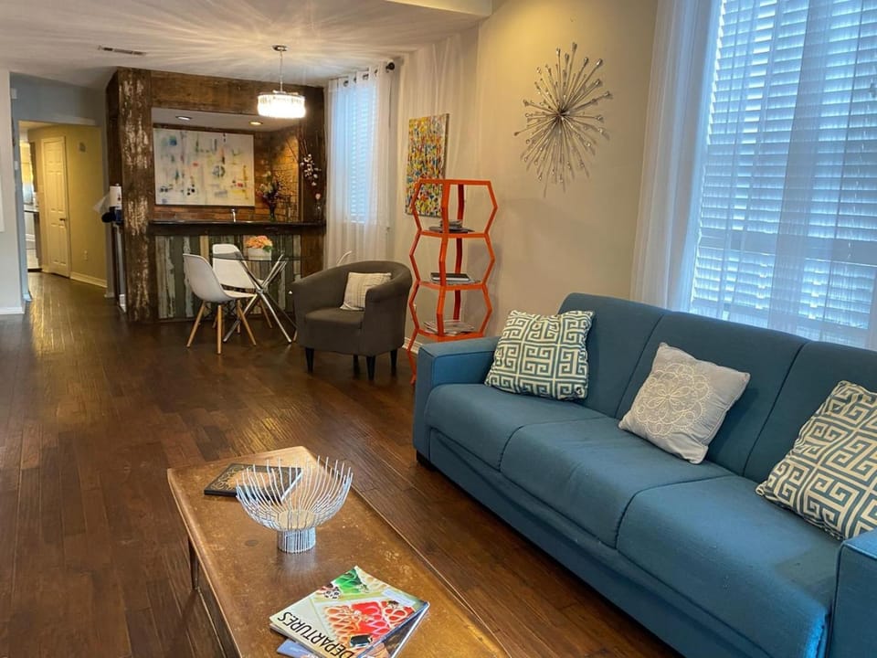 Steps into the French Quarter Apartment in Faubourg Marigny