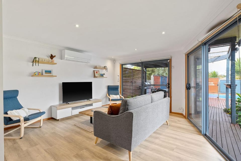 Redwood Beach House House in Cowes