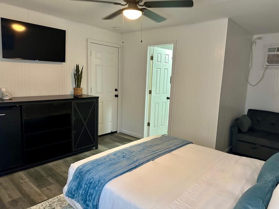 Lake Shafer Resort Hotel in Indiana