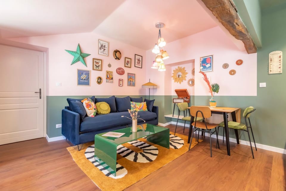 Seating area, Dining area