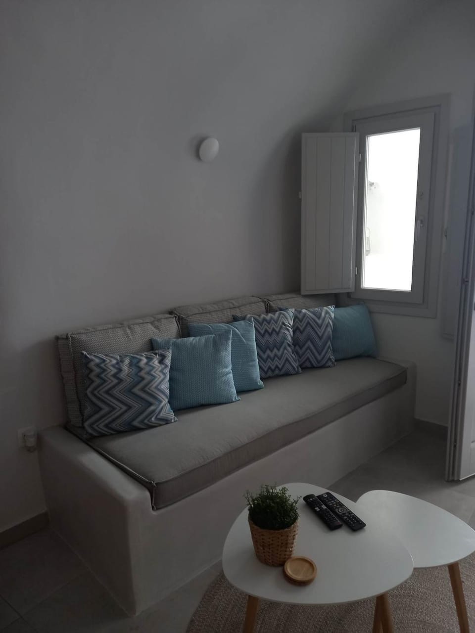 Cueva House Apartment in Mesaria
