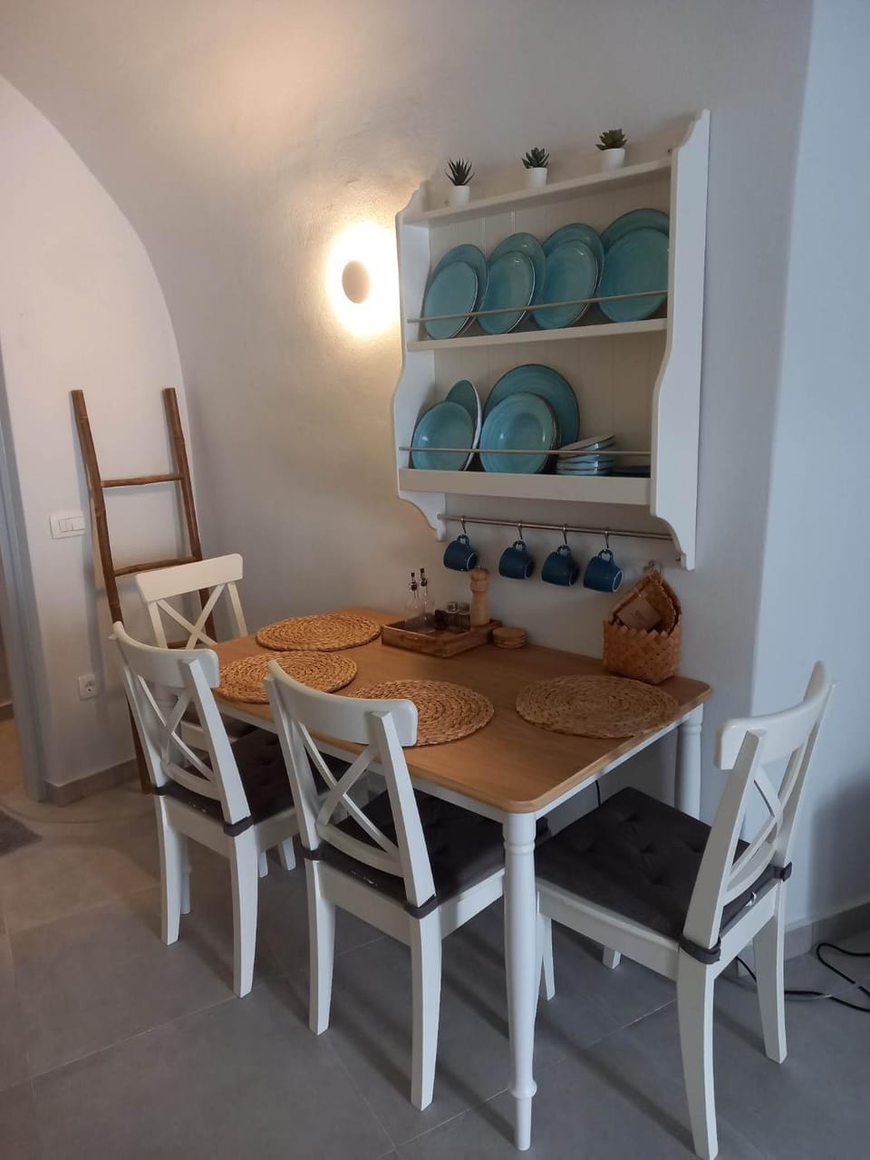 Cueva House Apartment in Mesaria