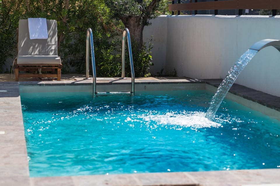 Day, Pool view, Swimming pool, sunbed