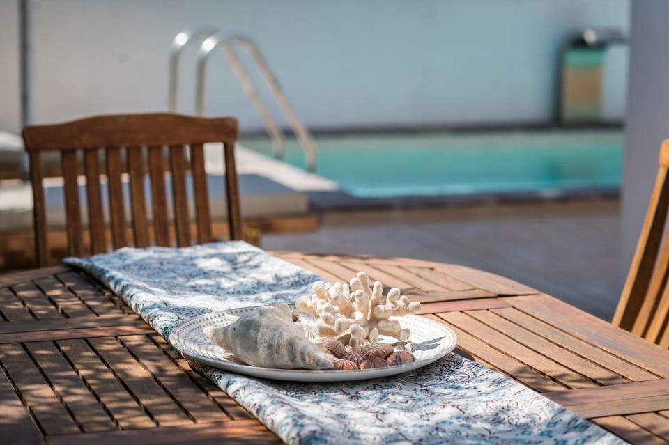Dining area, Food, Pool view, Breakfast, Continental breakfast, sunbed