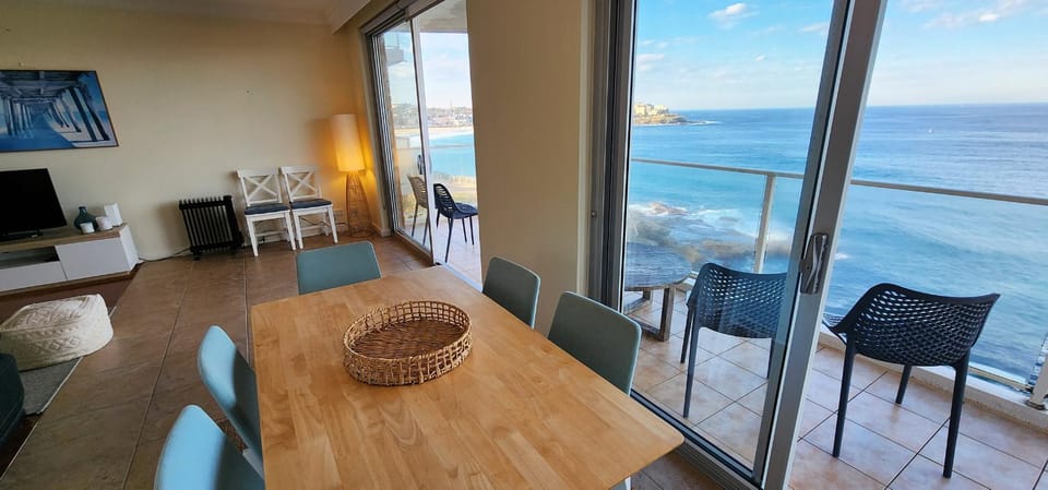 Natural landscape, TV and multimedia, View (from property/room), Balcony/Terrace, Seating area, Dining area, Beach, Evening entertainment, Sea view