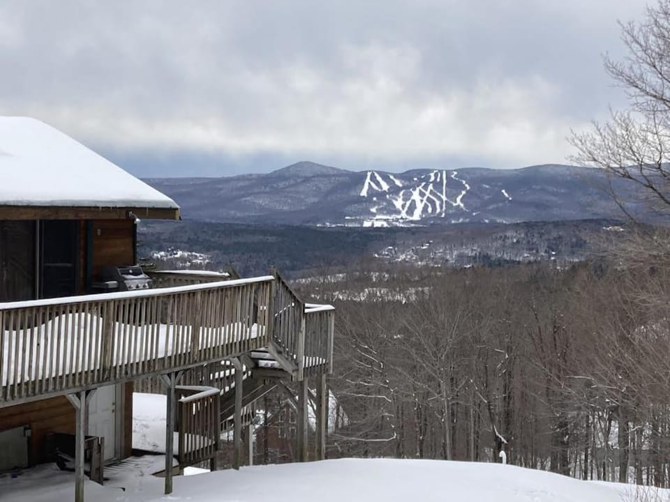 Mountain View Chalet House in Dover