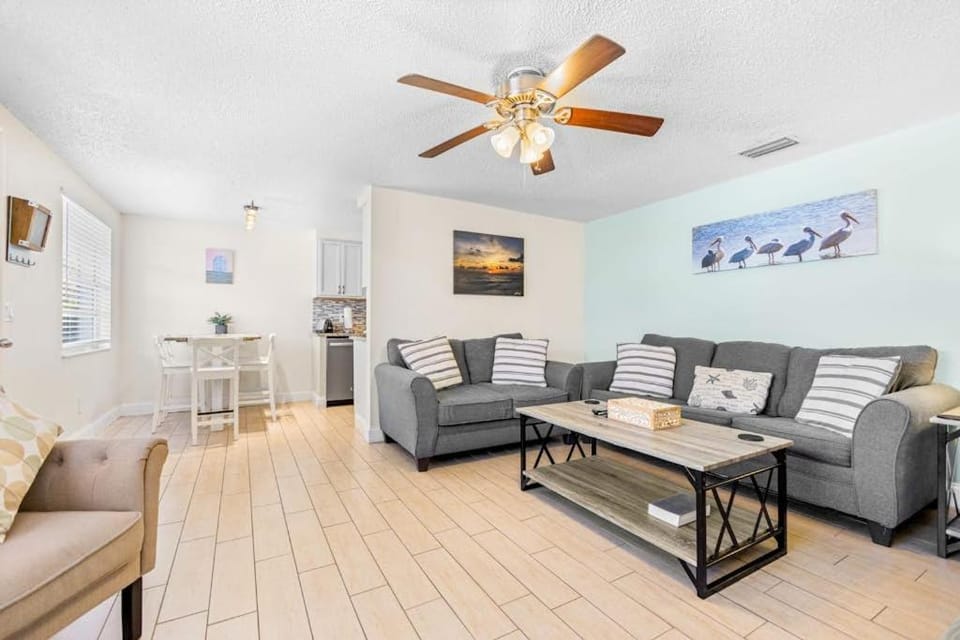Holmes Beach Bungalow - A House in Holmes Beach