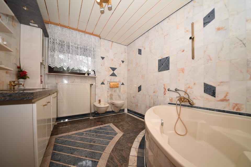 Bathroom, Bath, towels