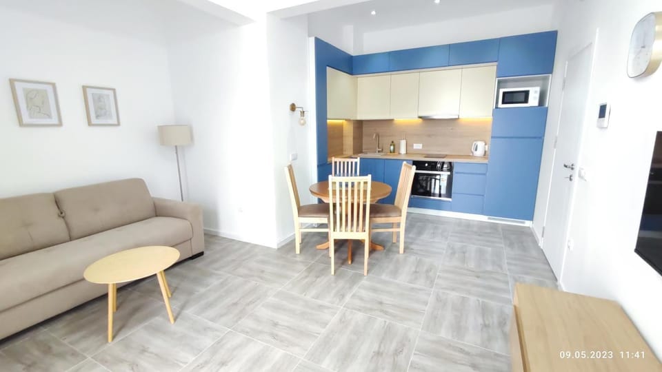 Kitchen or kitchenette, Seating area, Dining area, minibar, pet friendly, stove
