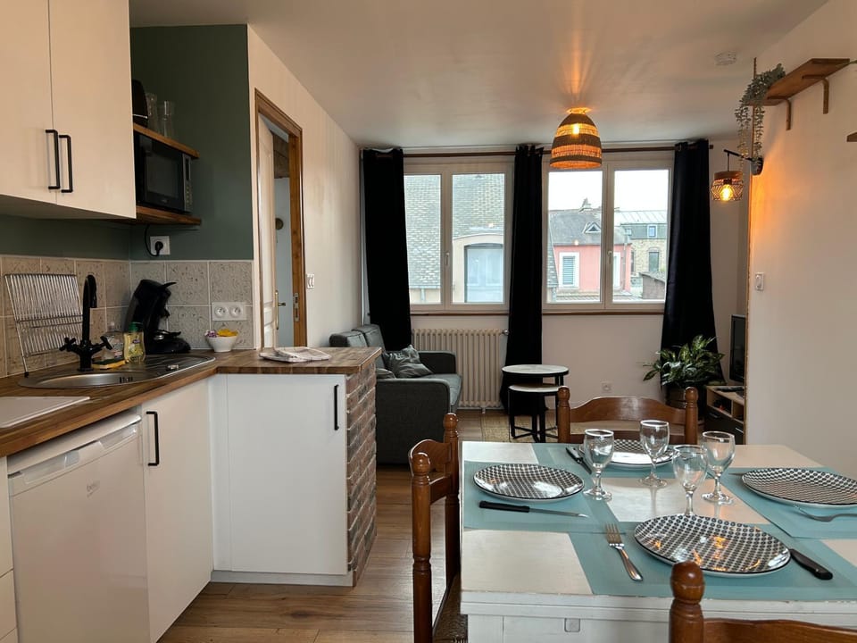 Kitchen or kitchenette, Living room, Dining area, pet friendly, stove