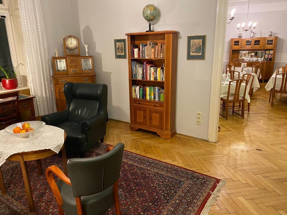 Communal lounge/ TV room, Seating area