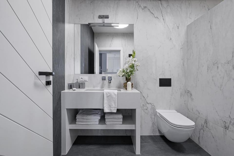 Toilet, Bathroom, towels