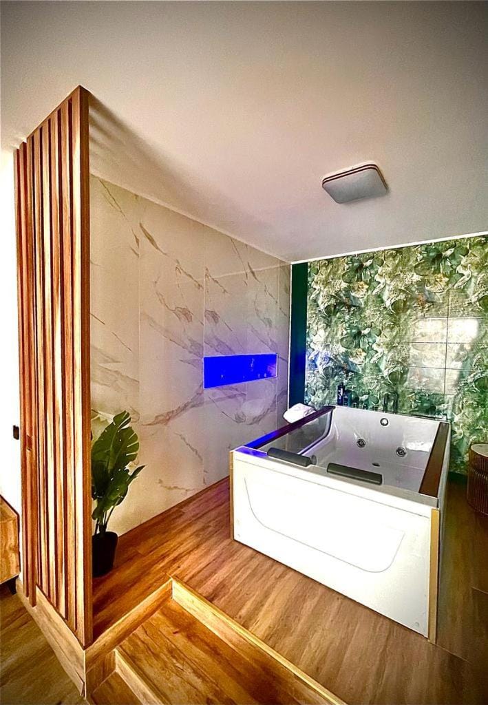 Jacuzzi Apartment Apartment in Romania