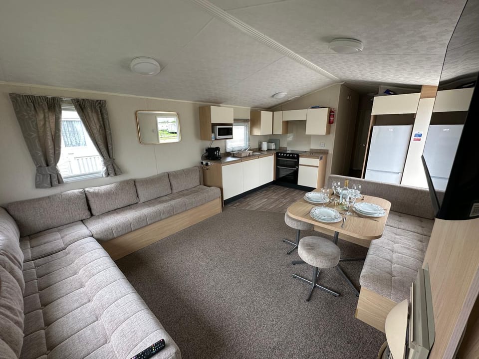 Kitchen or kitchenette, Living room, Dining area