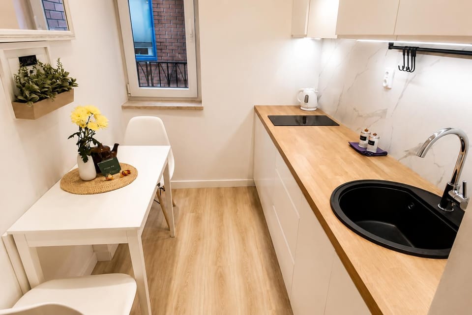 Kitchen or kitchenette, Dining area, Meals