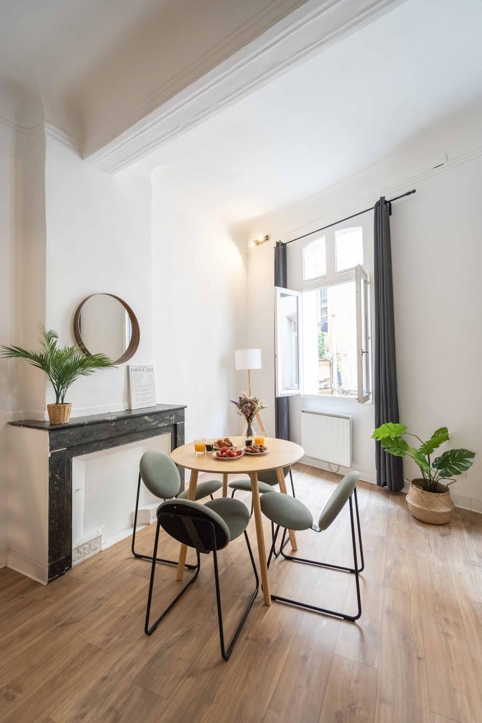 Living room, Seating area, Dining area