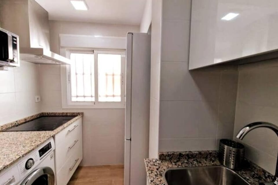 Moderno apartamento Sevilla zona Nervión. WiFi/AC Apartment in Seville