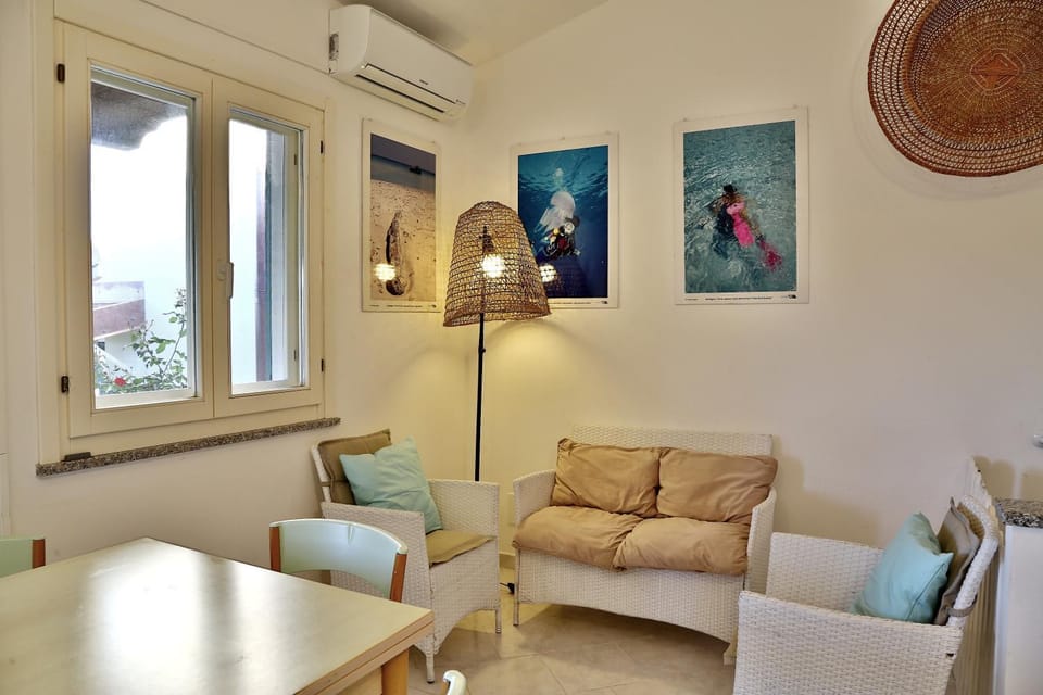 Communal lounge/ TV room, Lounge or bar