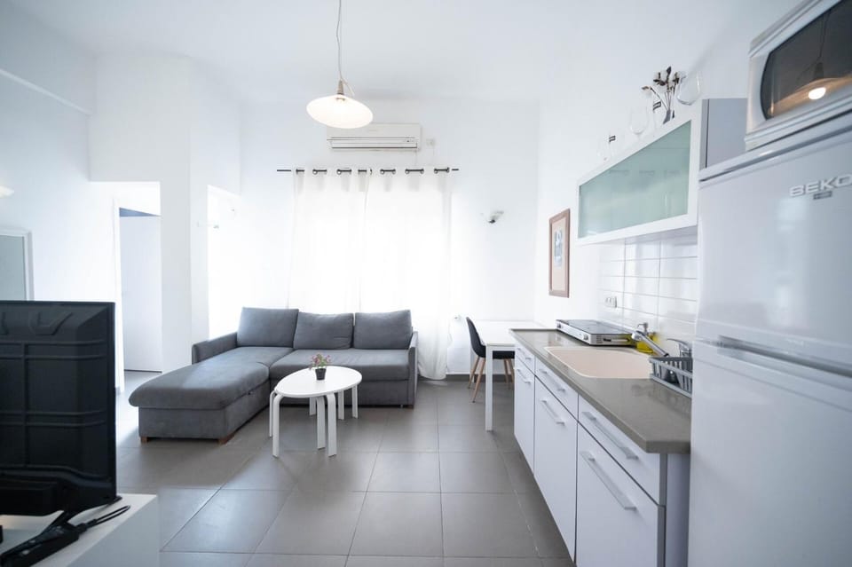 HaYarkon Seaside - - 1 Bedroom & Balcony By Vacay Apartment in Tel Aviv-Yafo