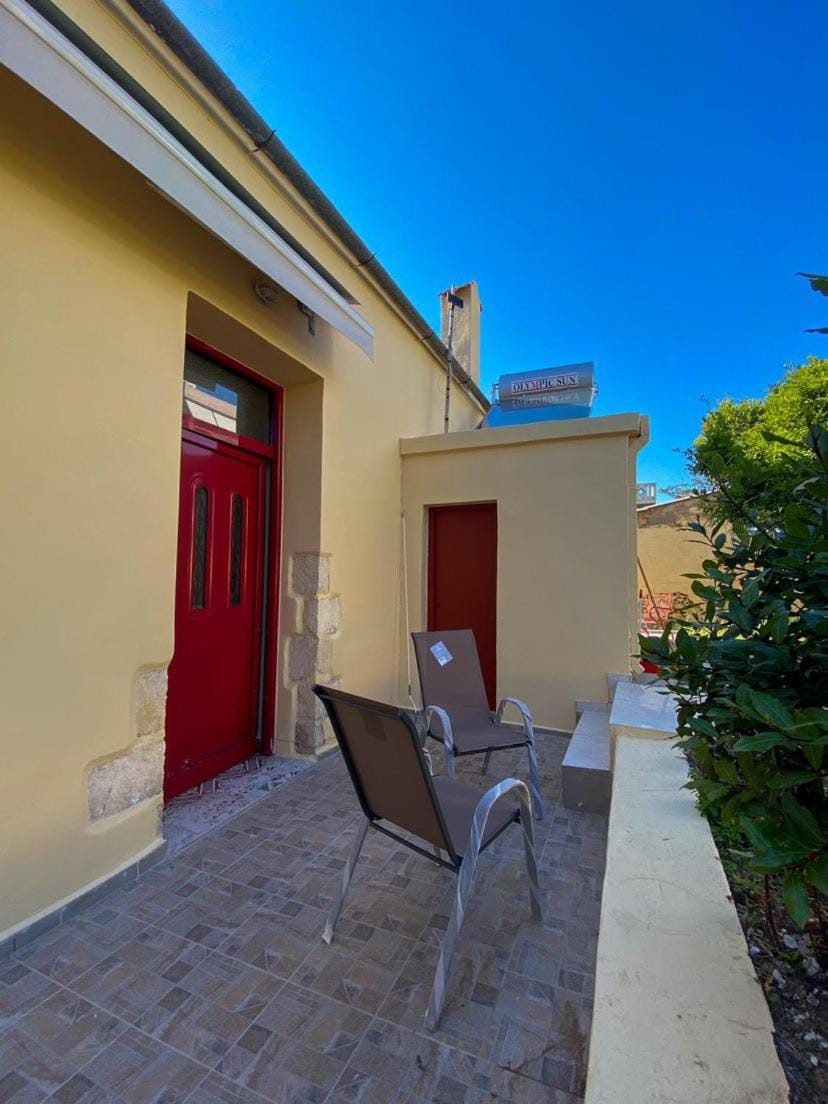 THE NEOCLASSICAL Garden House Villa in Chania