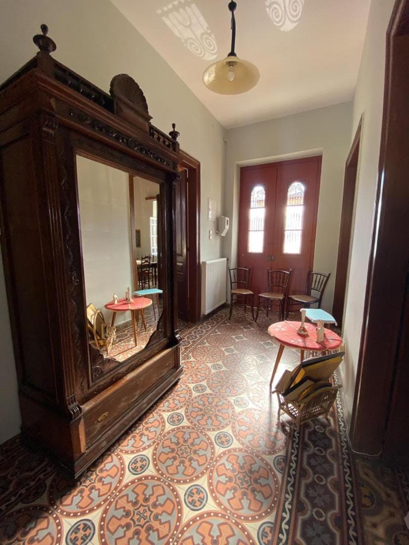 THE NEOCLASSICAL Garden House Villa in Chania